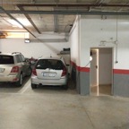 Två garageplatser och ingång till hiss