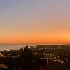 Utsikt från den mindre terrassen över havet och Torre del Mar